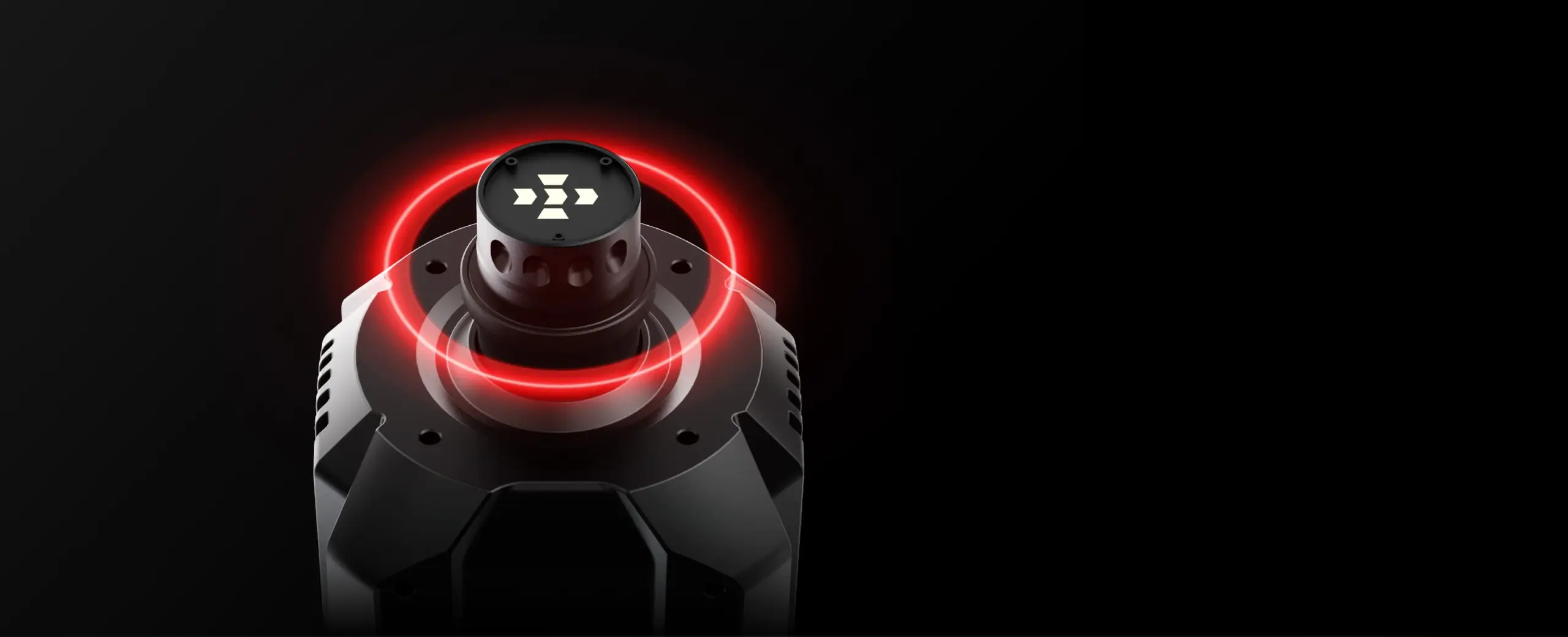 Zbliżenie na wał i mechanizm szybkiego montażu Quick Release w bazie MOZA R5 Pro z czerwoną poświatą