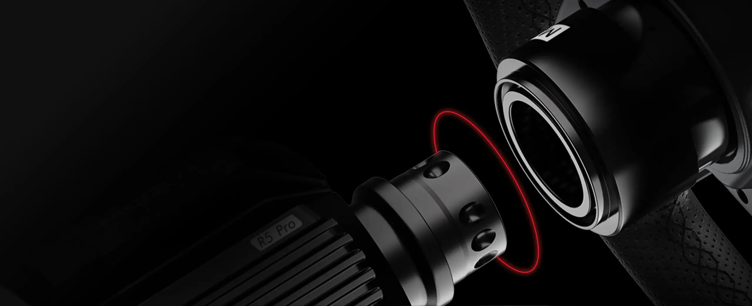 Aluminiowy mechanizm szybkiego montażu Quick Release łączący bazę MOZA R5 Pro z kierownicą