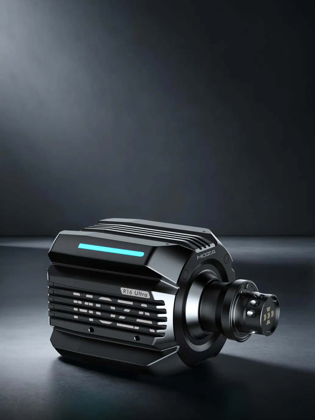 Czarna baza kierownicy MOZA R16 Ultra Direct Drive zaprezentowana w ciemnym studiu simracingowym