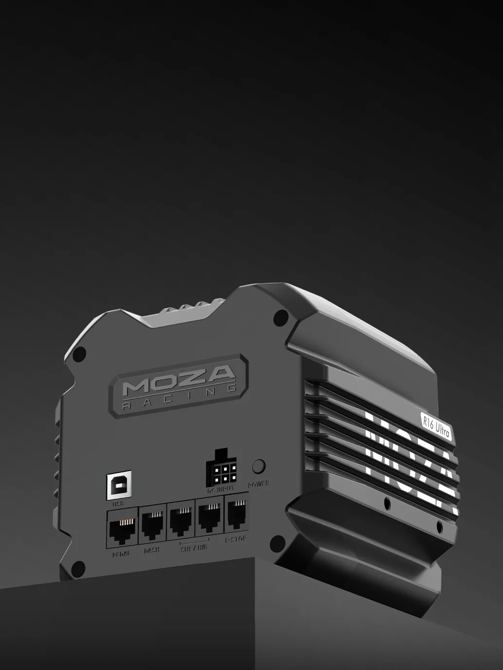 Tylny panel połączeniowy bazy MOZA R16 Ultra z wejściami USB, pedałów, skrzyni biegów i E-stop