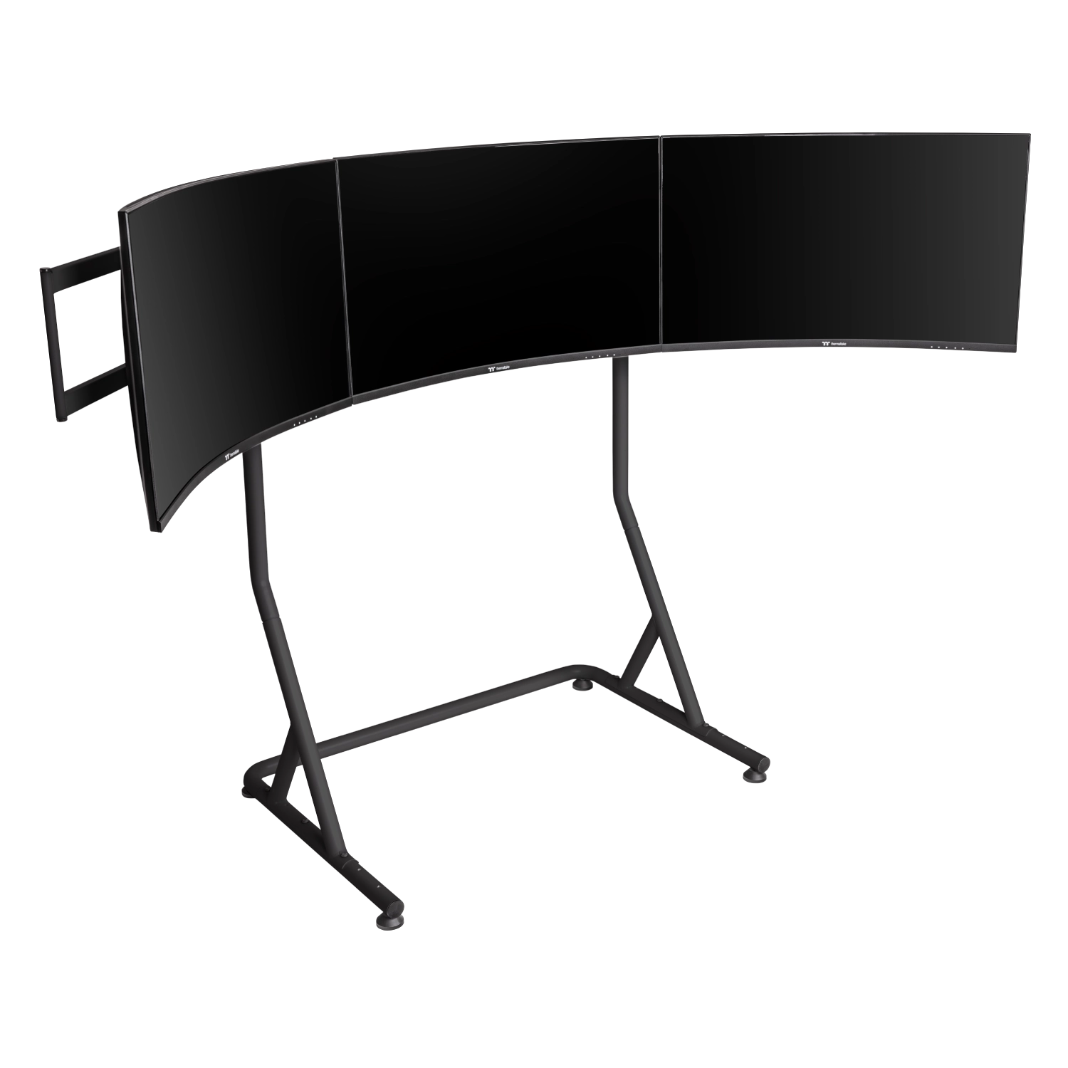 Czarny wolnostojący stojak Thermaltake z zamontowanymi trzema zakrzywionymi monitorami do simracingu