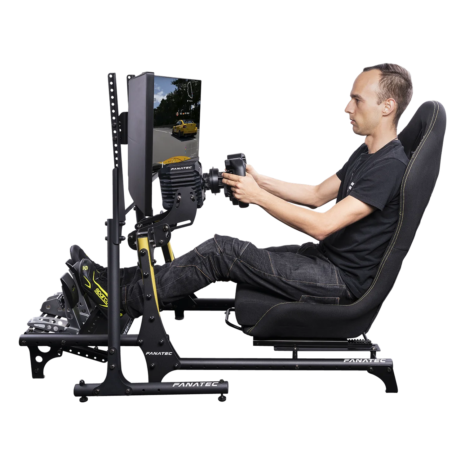 Kierowca korzystający ze stelaża Fanatec CSL V1.5 z monitorem
