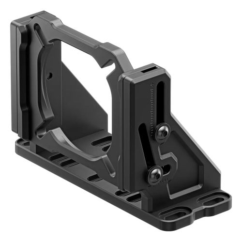 Simucube Wheelbase Mount v2 – aluminiowy uchwyt bazy kierownicy widziany pod kątem